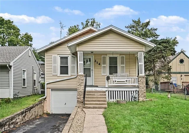 Photo 1 of Single family home for sale at 214 E 79th Terrace, Kansas City, MO 64114 | MLS# 2645029 | Listing updated on 2026-10-05