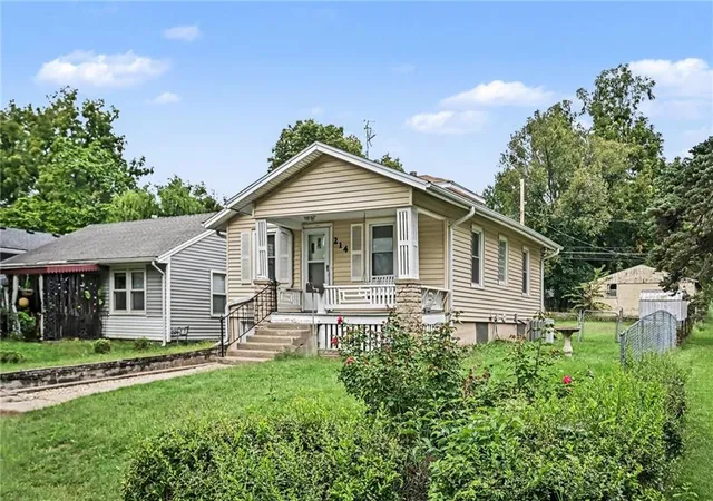 Photo 2 of Single family home for sale at 214 E 79th Terrace, Kansas City, MO 64114 | MLS# 2645029 | Listing updated on 2026-10-05