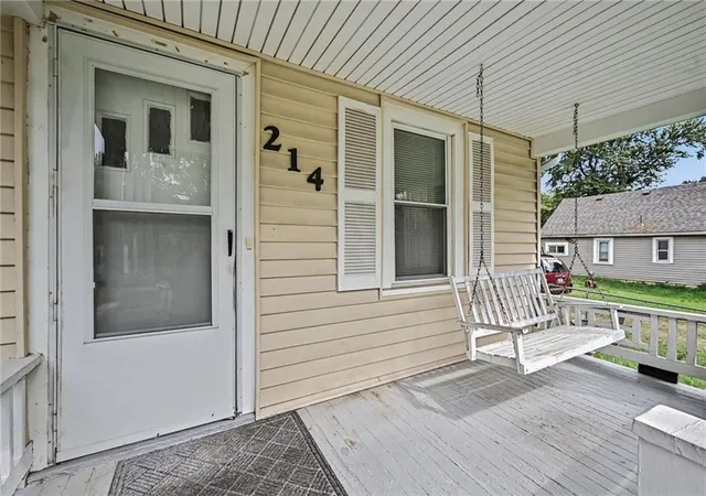 Photo 3 of Single family home for sale at 214 E 79th Terrace, Kansas City, MO 64114 | MLS# 2645029 | Listing updated on 2026-10-05