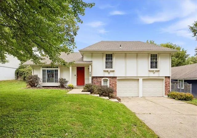 Photo 2 of Single family home for sale at 309 Sw Richwood Ln, Blue Springs, MO 64014 | MLS# 2645034 | Listing updated on 2026-10-03