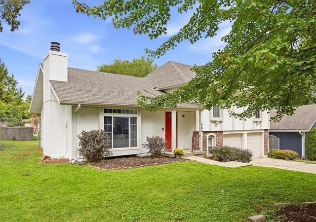 Photo 3 of Single family home for sale at 309 Sw Richwood Ln, Blue Springs, MO 64014 | MLS# 2645034 | Listing updated on 2026-10-03