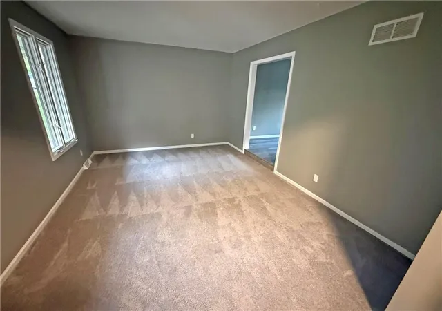 Photo 4 of Single family home for sale at 5510 NW Verlin Dr, Kansas City, MO 64152 | MLS# 2645036 | Listing updated on 2026-10-03