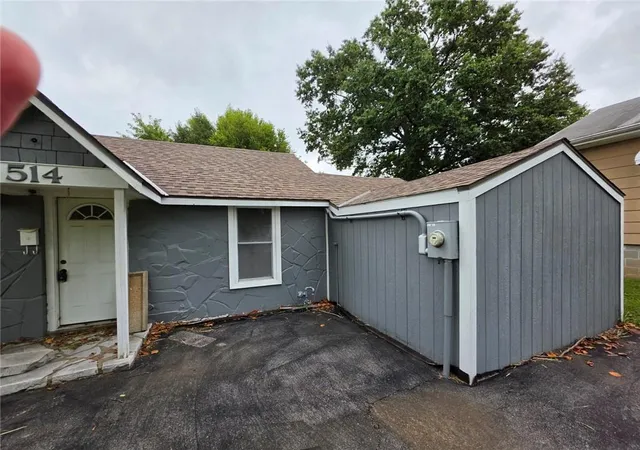 Photo 2 of Single family home for sale at 514 W Southside Blvd, Independence, MO 64055 | MLS# 2645040 | Listing updated on 2026-10-08