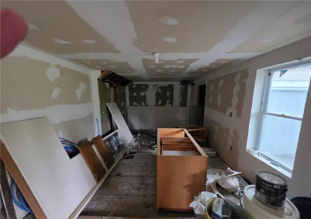 Photo 3 of Single family home for sale at 514 W Southside Blvd, Independence, MO 64055 | MLS# 2645040 | Listing updated on 2026-10-08