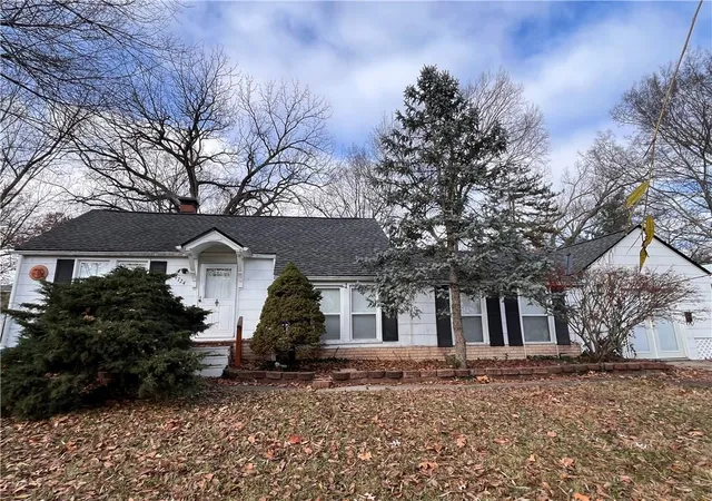 Photo 1 of Sale Pending at 9724 Pennsylvania Ave, Kansas City, MO 64114 | MLS# 2645045 | Listing updated on 2026-10-08