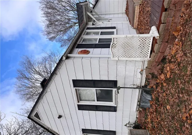 Photo 3 of Sale Pending at 9724 Pennsylvania Ave, Kansas City, MO 64114 | MLS# 2645045 | Listing updated on 2026-10-08