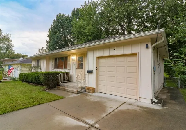 Photo 3 of Single family home for sale at 6616 Hardy Ave, Raytown, MO 64133 | MLS# 2645049 | Listing updated on 2026-10-05