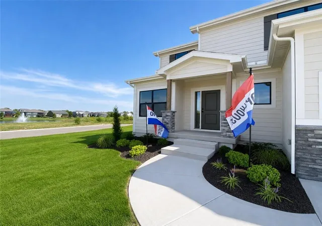 Photo 1 of Sale Pending at 19302 Skyview Ln, Spring Hill, KS 66083 | MLS# 2645052 | Listing updated on 2026-10-01