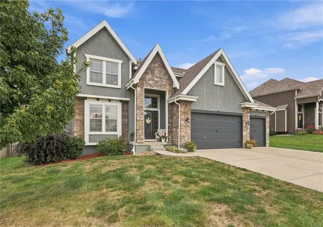 Photo 2 of Single family home for sale at 114 S Eastglen Dr, Raymore, MO 64083 | MLS# 2645054 | Listing updated on 2026-10-04