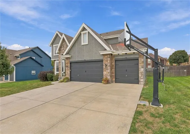 Photo 3 of Single family home for sale at 114 S Eastglen Dr, Raymore, MO 64083 | MLS# 2645054 | Listing updated on 2026-10-04