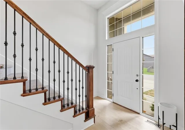 Photo 4 of Single family home for sale at 114 S Eastglen Dr, Raymore, MO 64083 | MLS# 2645054 | Listing updated on 2026-10-04