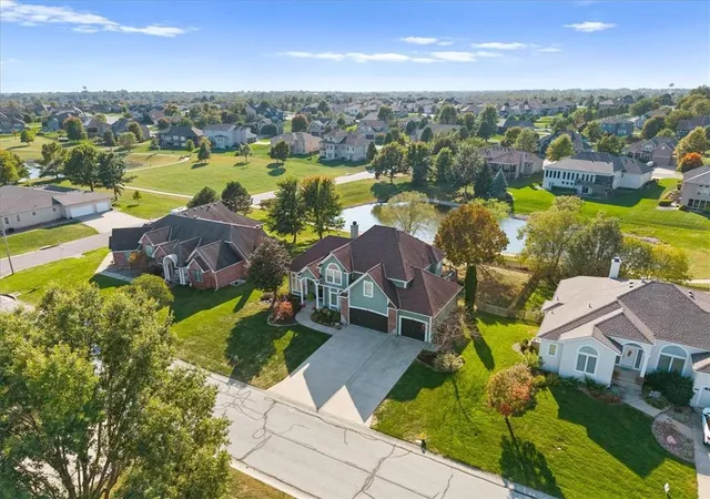 Photo 3 of Single family home for sale at 4424 Sw Gull Point Dr, Lees Summit, MO 64082 | MLS# 2645061 | Listing updated on 2026-10-15