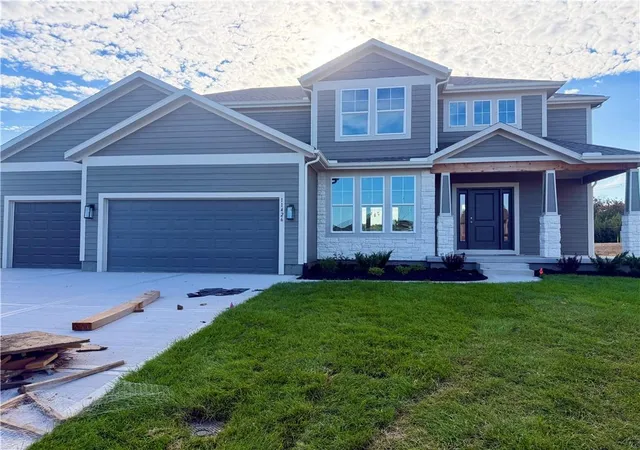 Photo 1 of Single family home for sale at 11426 S Emerald St, Olathe, KS 66061 | MLS# 2645065 | Listing updated on 2026-10-21