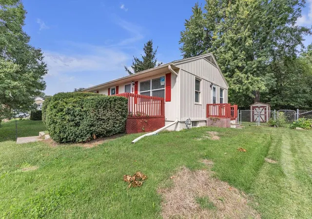 Photo 2 of Sale Pending at 3211 Mark Twain Dr, Saint Joseph, MO 64501 | MLS# 2645069 | Listing updated on 2026-10-05