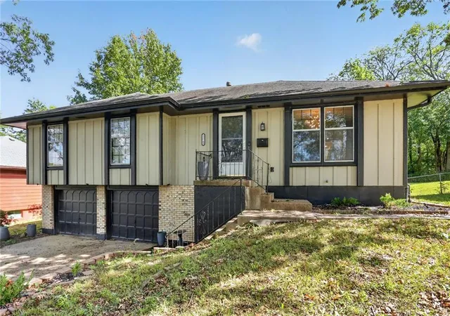 Photo 2 of Single family home for sale at 11149 Spring Valley Rd, Kansas City, MO 64134 | MLS# 2645078 | Listing updated on 2026-10-03