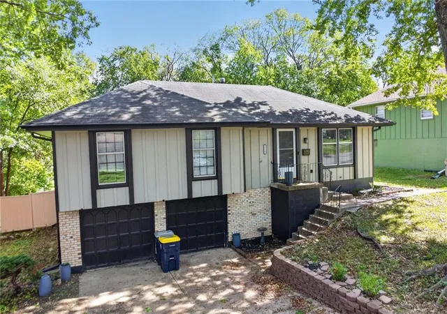 Photo 3 of Single family home for sale at 11149 Spring Valley Rd, Kansas City, MO 64134 | MLS# 2645078 | Listing updated on 2026-10-03