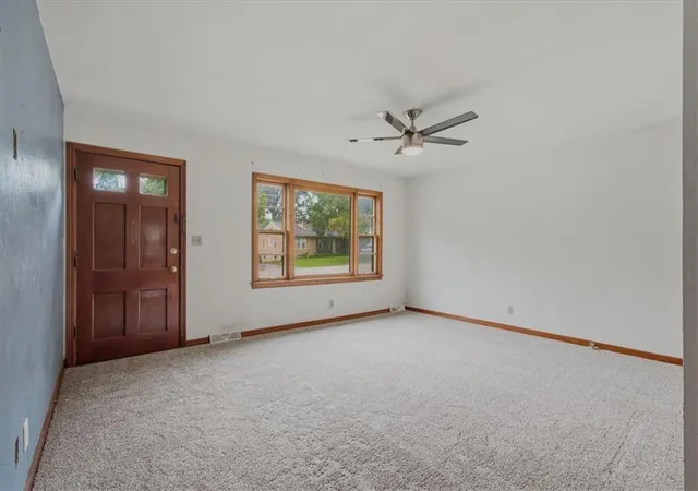 Photo 3 of Single family home for sale at 909 E 100th Terrace, Kansas City, MO 64131 | MLS# 2645079 | Listing updated on 2026-10-20