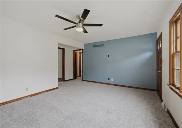 Photo 4 of Single family home for sale at 909 E 100th Terrace, Kansas City, MO 64131 | MLS# 2645079 | Listing updated on 2026-10-20