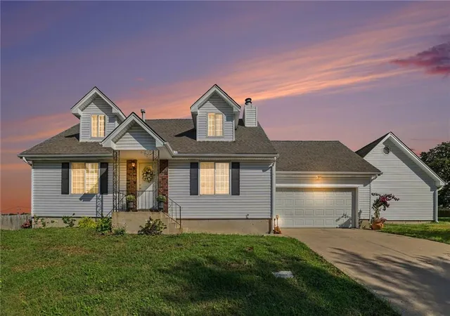 Photo 2 of Townhouse for sale at 501 Nw Hunter Dr, Blue Springs, MO 64014 | MLS# 2645095 | Listing updated on 2026-10-02