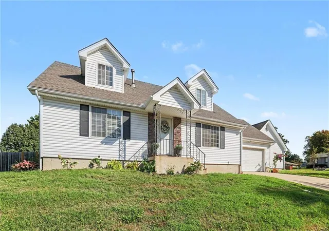 Photo 3 of Townhouse for sale at 501 Nw Hunter Dr, Blue Springs, MO 64014 | MLS# 2645095 | Listing updated on 2026-10-02