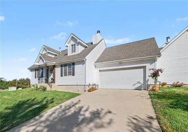 Photo 3 of Townhouse for sale at 501 NW Hunter Dr, Blue Springs, MO 64014 | MLS# 2645095 | Listing updated on 2026-10-02