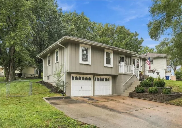 Photo 2 of Sale Pending at 16317 E 34th Street S, Independence, MO 64055 | MLS# 2645096 | Listing updated on 2026-10-05