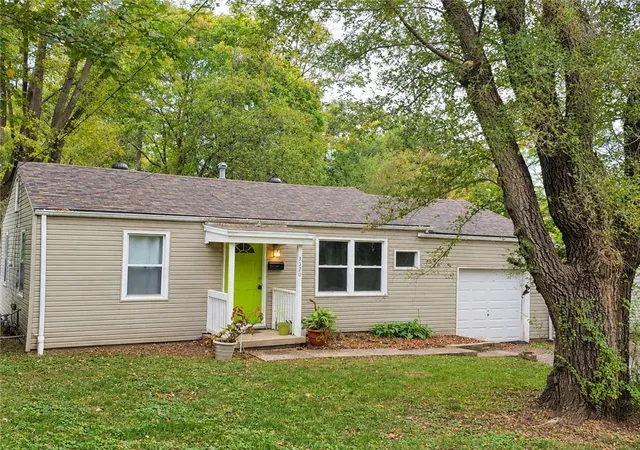 Photo 1 of Single family home for sale at 5520 Hardy Ave, Raytown, MO 64133 | MLS# 2645098 | Listing updated on 2026-10-21