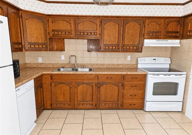 Photo 3 of Single family home for sale at 5520 Hardy Ave, Raytown, MO 64133 | MLS# 2645098 | Listing updated on 2026-10-21