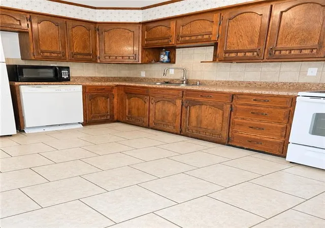 Photo 4 of Single family home for sale at 5520 Hardy Ave, Raytown, MO 64133 | MLS# 2645098 | Listing updated on 2026-10-21