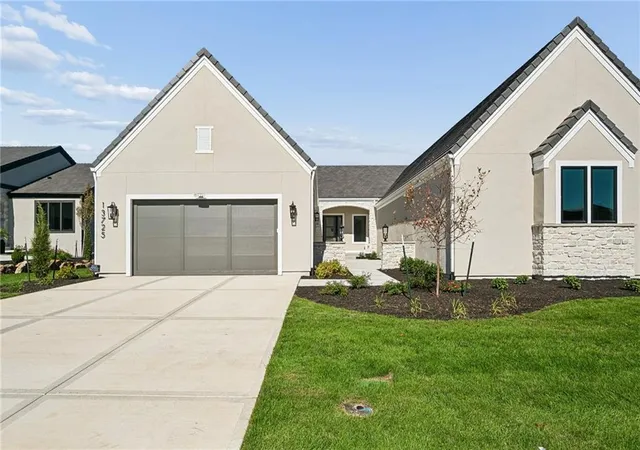 Photo 1 of Single family home for sale at 13725 Pembroke Ln, Overland Park, KS 66224 | MLS# 2645102 | Listing updated on 2026-10-08