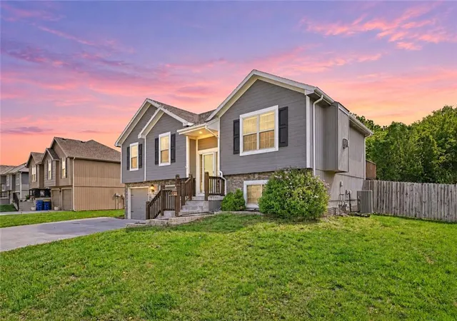 Single family home for sale at 19205 Switchgrass Dr, Smithville, MO 64089 | MLS# 2645104