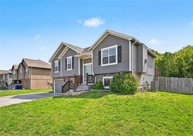 Photo 1 of Single family home for sale at 19205 Switchgrass Dr, Smithville, MO 64089 | MLS# 2645104 | Listing updated on 2026-10-03