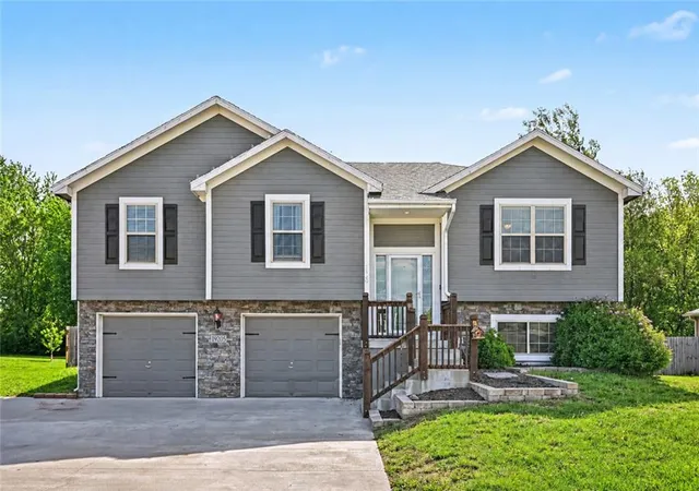 Photo 2 of Single family home for sale at 19205 Switchgrass Dr, Smithville, MO 64089 | MLS# 2645104 | Listing updated on 2026-10-03