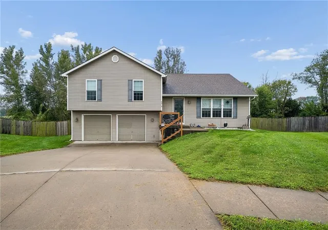 Single family home for sale at 8416 N Winfield Ave, Kansas City, MO 64153 | MLS# 2645105