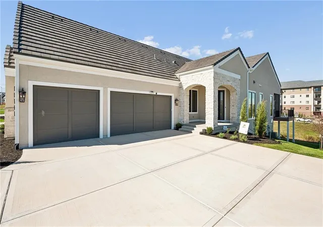 Photo 3 of House for sale at 13727 Pembroke Ln, Overland Park, KS 66224 | MLS# 2645111 | Listing updated on 2026-10-08