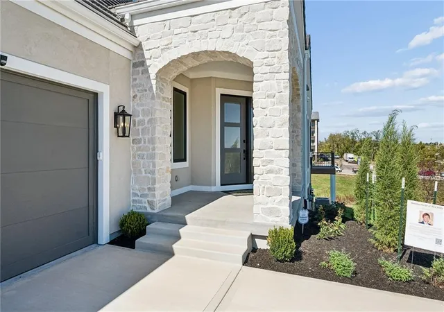 Photo 4 of House for sale at 13727 Pembroke Ln, Overland Park, KS 66224 | MLS# 2645111 | Listing updated on 2026-10-08
