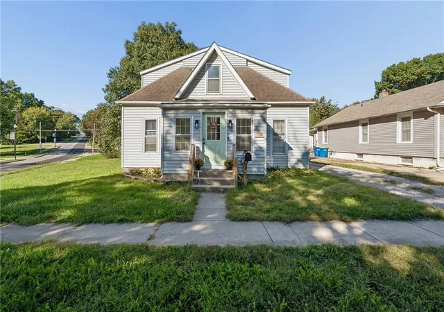 Photo 1 of Single family home for sale at 126 S Fairview Ave, Liberty, MO 64068 | MLS# 2645112 | Listing updated on 2026-10-08