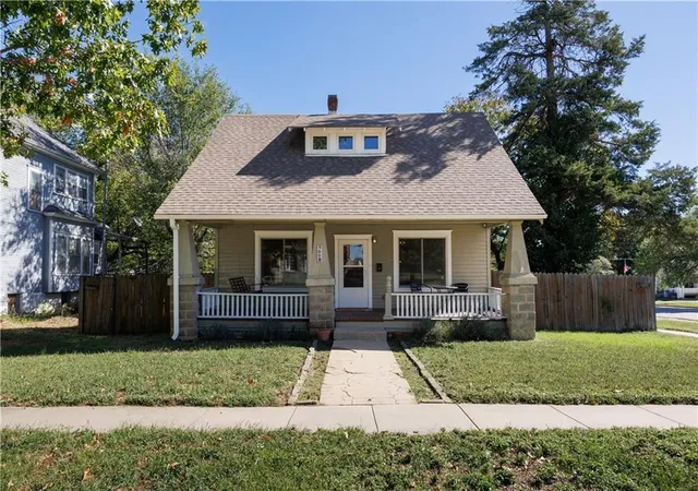 Photo 1 of Single family home for sale at 500 N 9th Street, Independence, KS 67301 | MLS# 2645114 | Listing updated on 2026-10-08