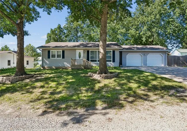 Photo 1 of Single family home for sale at 412 S Cedar St, Gallatin, MO 64640 | MLS# 2645118 | Listing updated on 2026-10-08