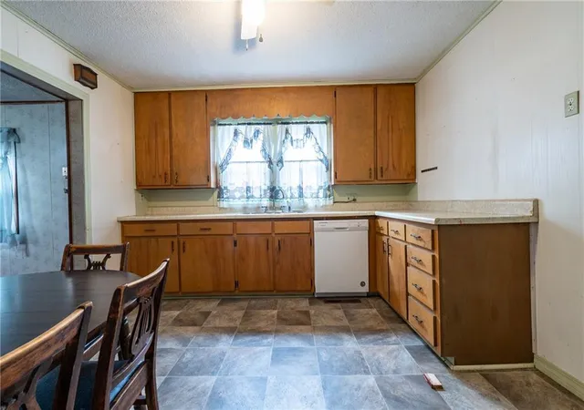 Photo 4 of Single family home for sale at 213 S Burns St, Independence, KS 67301 | MLS# 2645119 | Listing updated on 2026-10-02