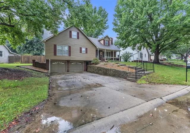 Photo 2 of Single family home for sale at 5205 Mockingbird Ln, Saint Joseph, MO 64506 | MLS# 2645123 | Listing updated on 2026-10-02