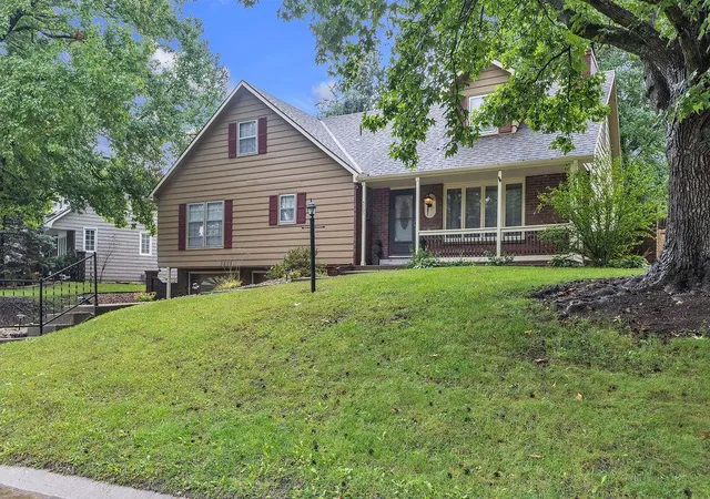 Photo 3 of Single family home for sale at 5205 Mockingbird Ln, Saint Joseph, MO 64506 | MLS# 2645123 | Listing updated on 2026-10-02