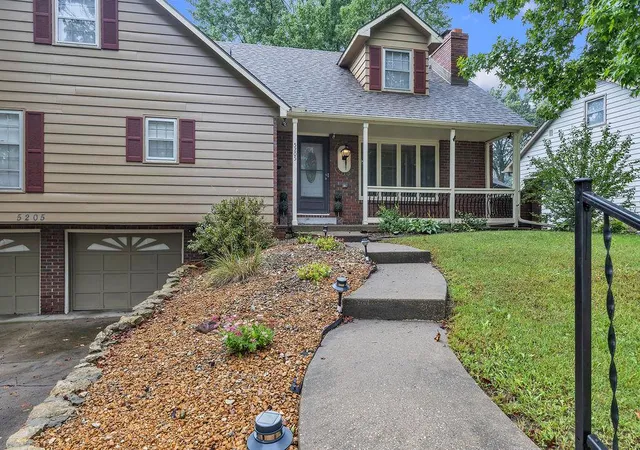 Photo 3 of Single family home for sale at 5205 Mockingbird Ln, Saint Joseph, MO 64506 | MLS# 2645123 | Listing updated on 2026-10-02
