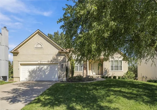 Single family home for sale at 15593 S Blackfoot St, Olathe, KS 66062 | MLS# 2645124