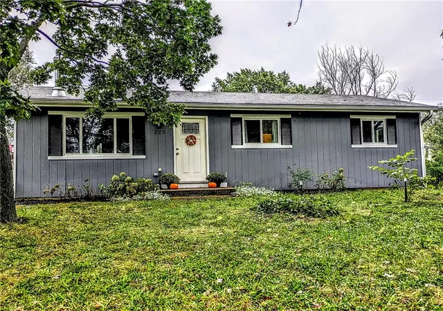 Single family home for sale at 225 E Clearview Dr, Columbia, MO 65202 | MLS# 2645132