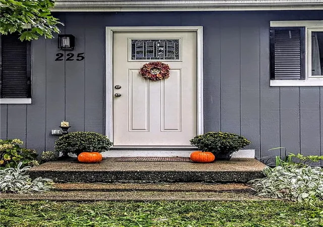 Photo 2 of Single family home for sale at 225 E Clearview Dr, Columbia, MO 65202 | MLS# 2645132 | Listing updated on 2026-10-08