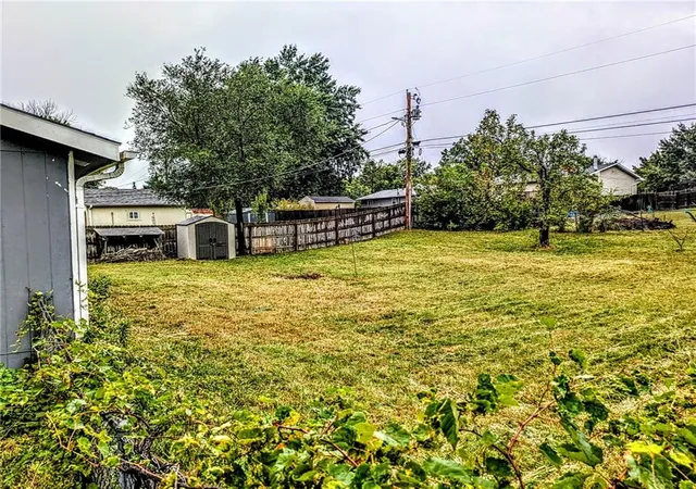 Photo 4 of Single family home for sale at 225 E Clearview Dr, Columbia, MO 65202 | MLS# 2645132 | Listing updated on 2026-10-08