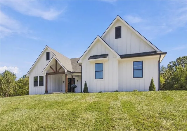 Photo 1 of Single family home for sale at 36401 E Bynum Spur Rd, Lone Jack, MO 64070 | MLS# 2645135 | Listing updated on 2026-10-08