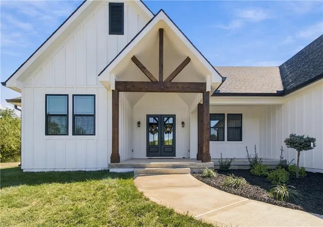 Photo 3 of Single family home for sale at 36401 E Bynum Spur Rd, Lone Jack, MO 64070 | MLS# 2645135 | Listing updated on 2026-10-08