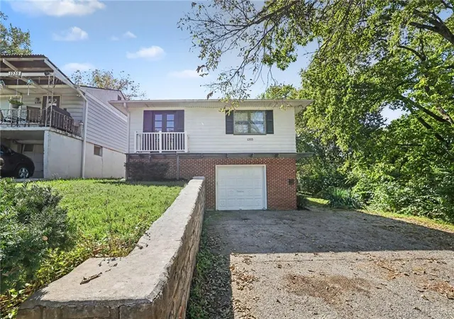 Single family home for sale at 1333 E 84th Terrace, Kansas City, MO 64131 | MLS# 2645139